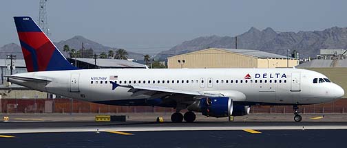 Delta Airbus A320-212 N352NW at Phoenix Sky Harbor, March 30, 2012
